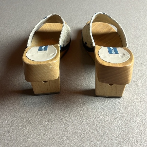 Mark Schwartz Abstract Art Wood Slide Sandal - 7 - Picture 3 of 14